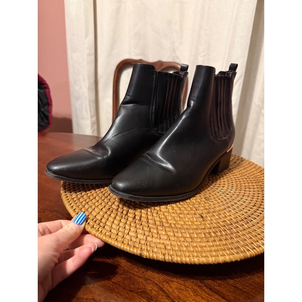 JustFab Jacki Black Ankle Boots Pointed Toe Block Heel Gold Trim Size 10 - Picture 2 of 9